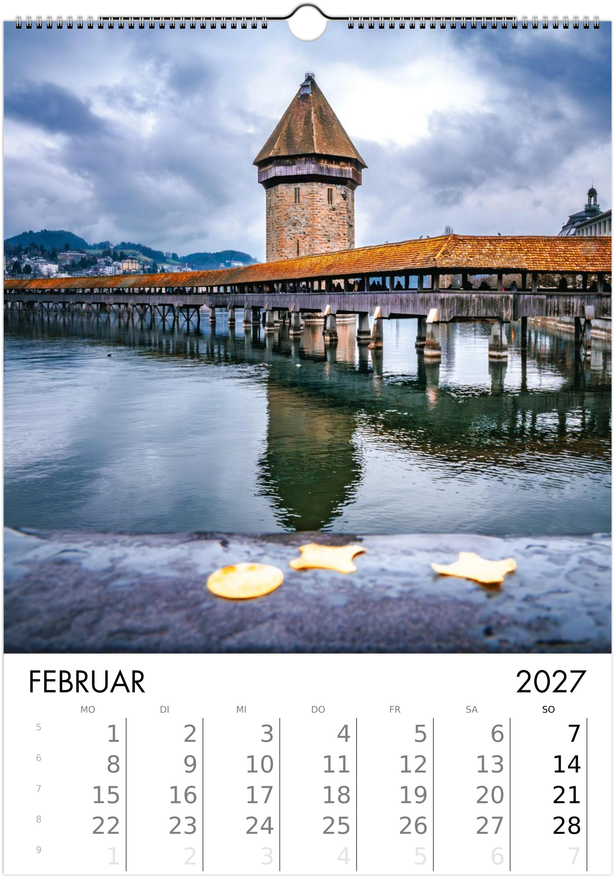 Luzern im Februar: Konfetti vor der Kapellbrücke
