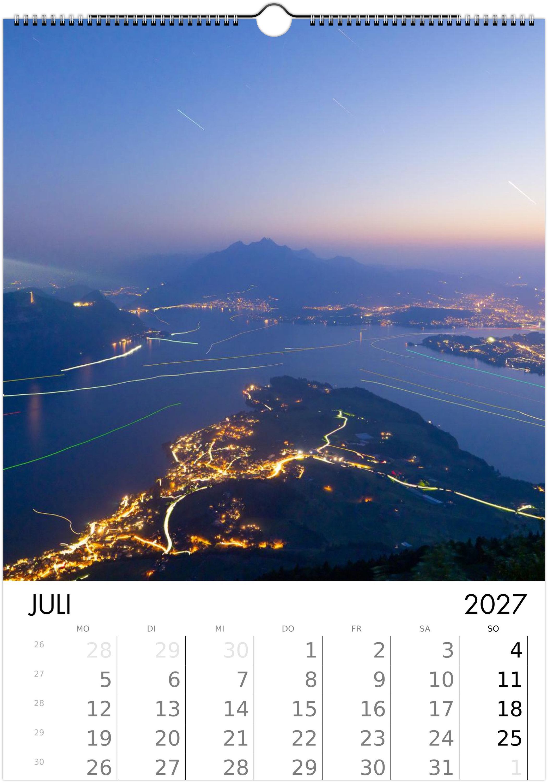 Luzern im Juli: Nachtpanorama über der Zentralschweiz mit Vierwaldstättersee