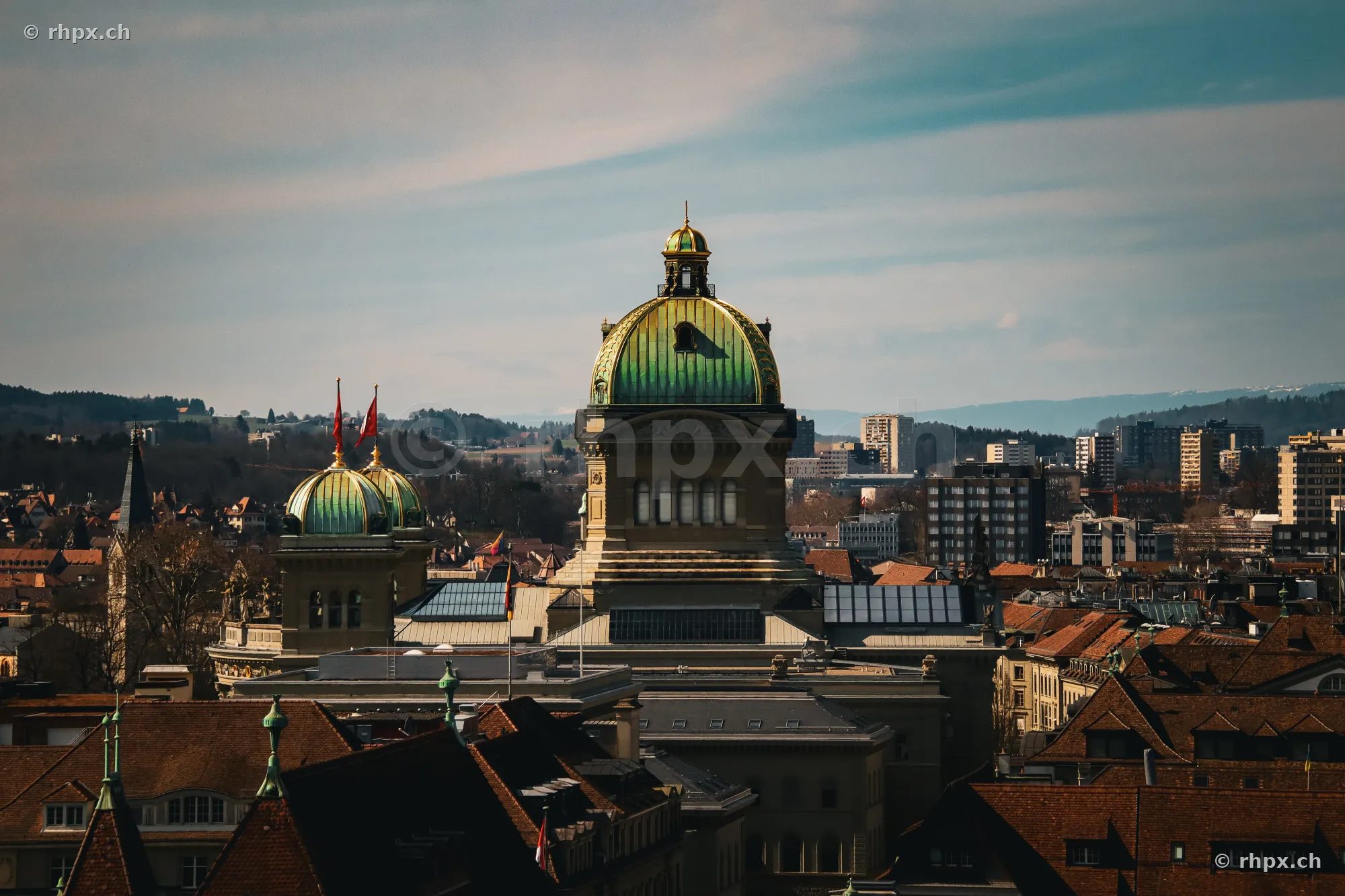 Blick über die Dächer von Bern auf die Kuppel des Bundeshauses