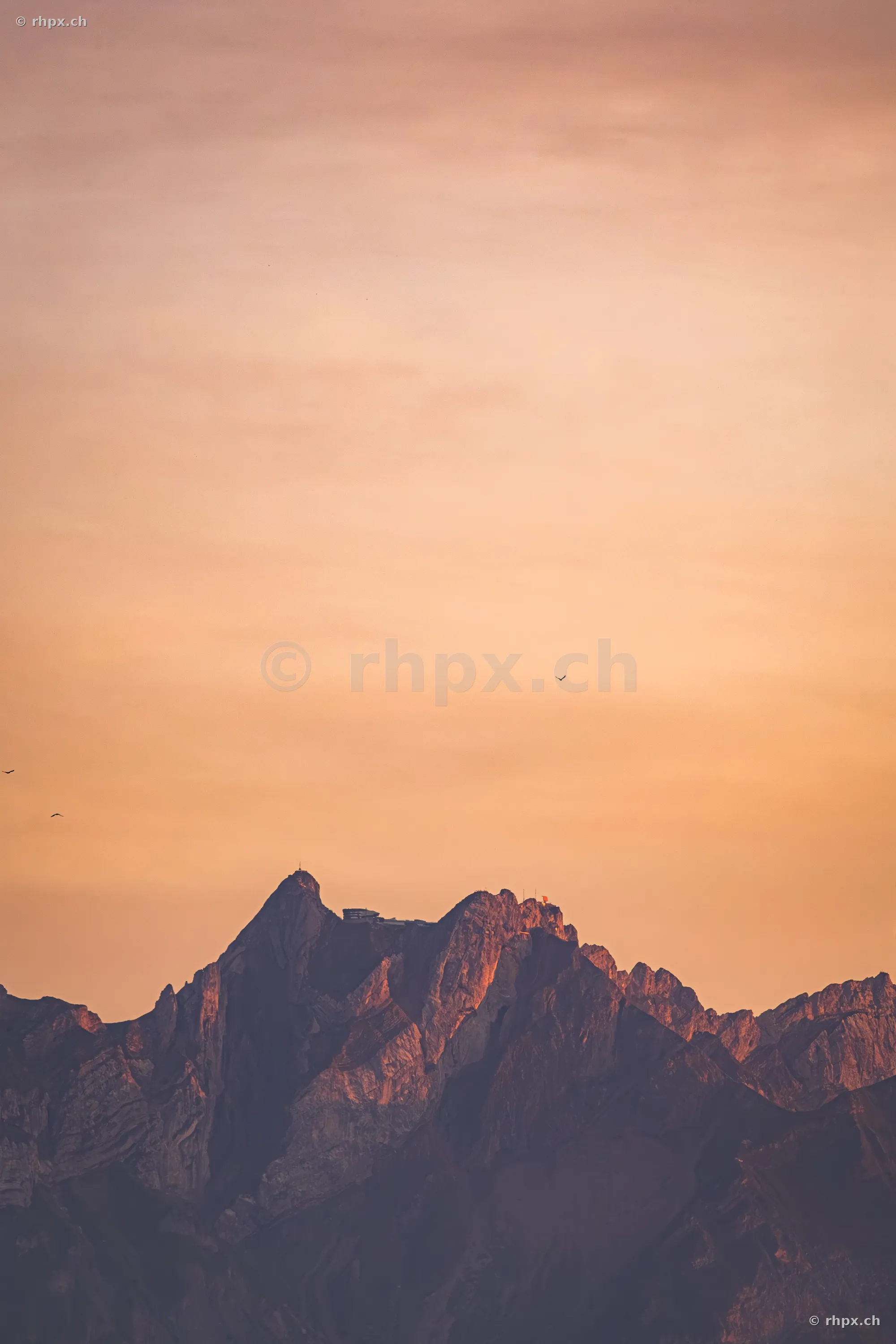 Blick auf den Gipfel des Pilatus bei untergehender Sonne