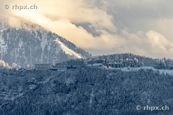 Winterlandschaft mit den Hotelbauten auf dem Bürgenstock bei Luzern