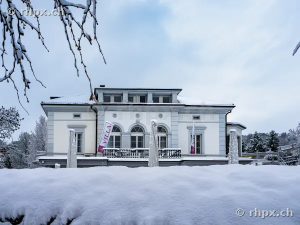 Front view of the snow-covered Villa Schweizerhof in Lucerne.