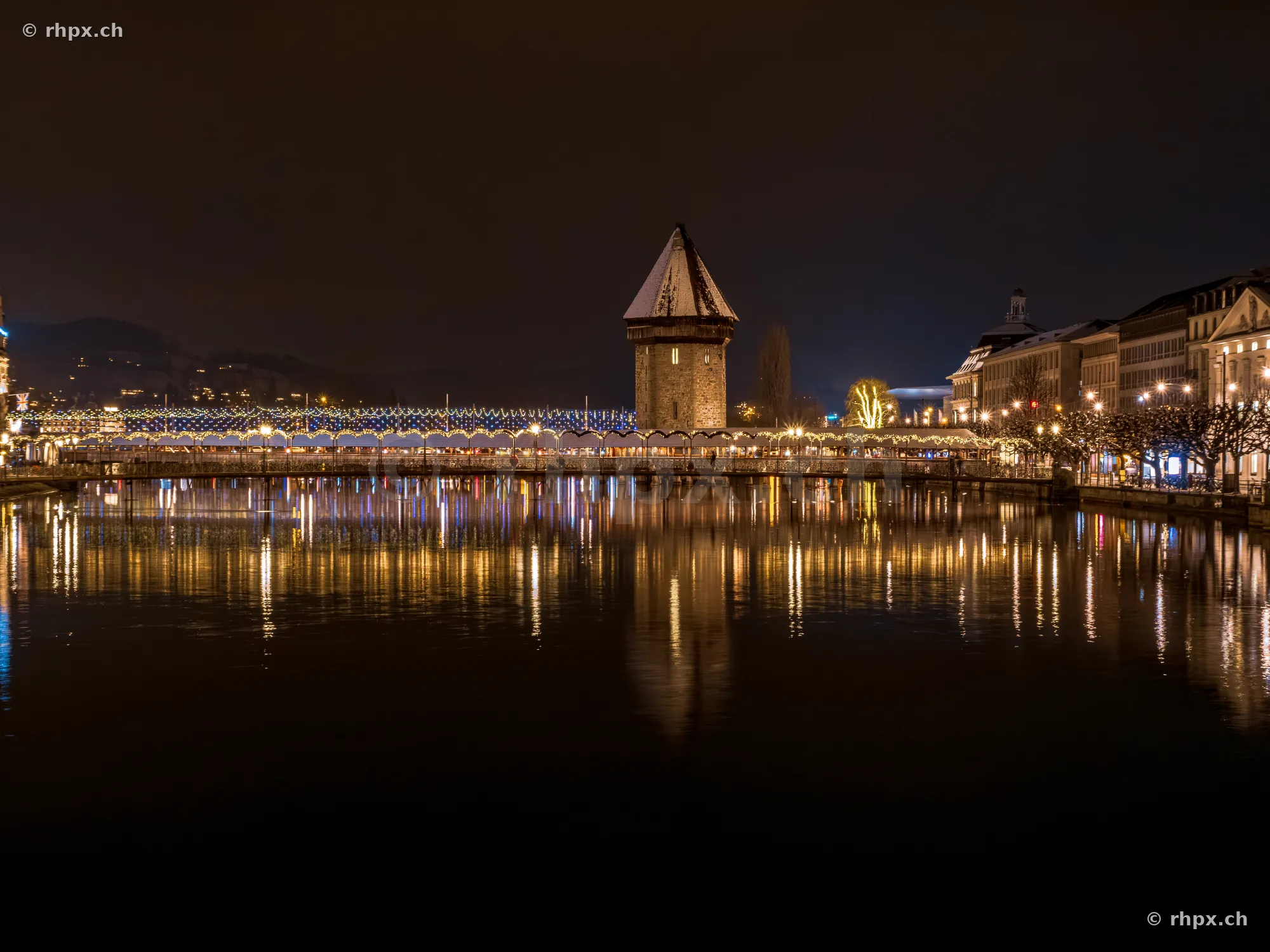 Night view of the illuminated Chapel Bridge in Lucerne at night