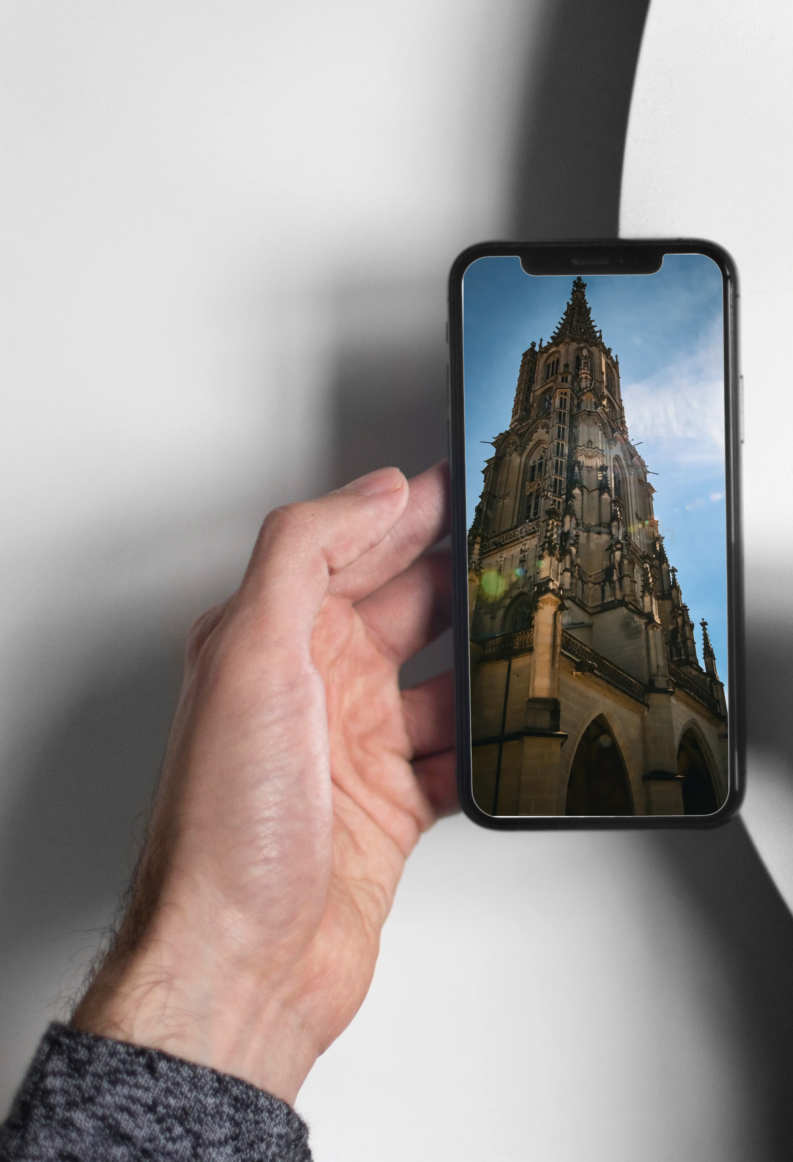 Berner Münster im warmen Sonnenlicht