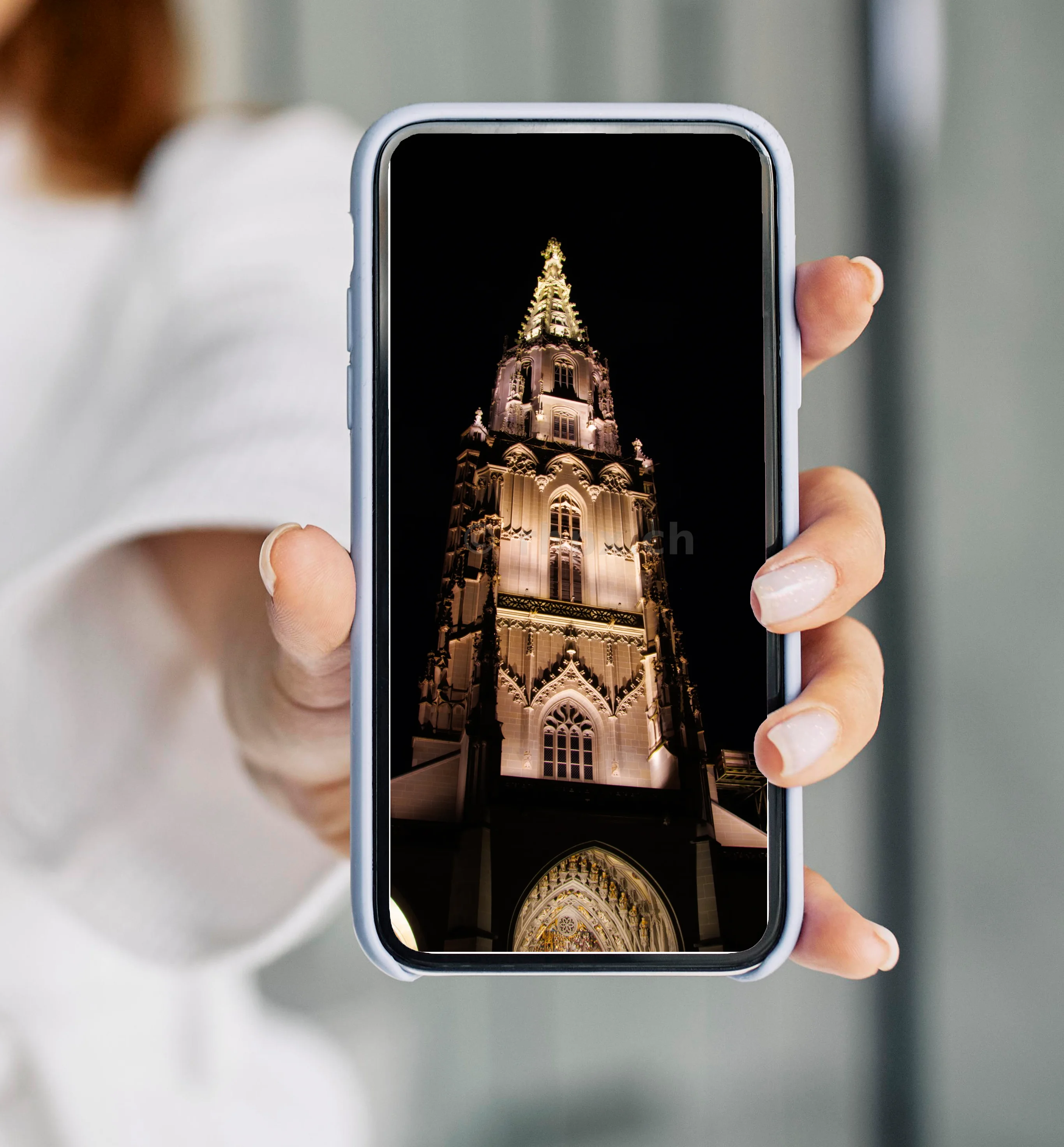 Berner Münster im nächtlichen Licht