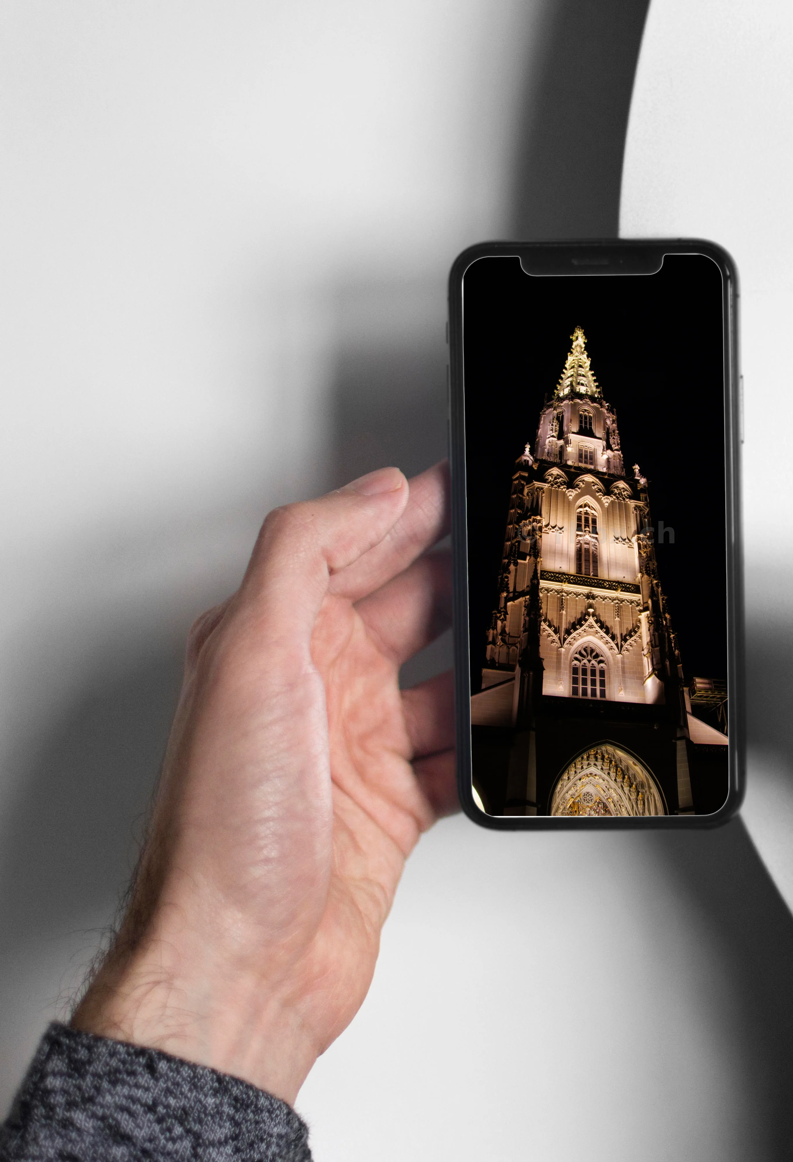 Berner Münster im nächtlichen Licht