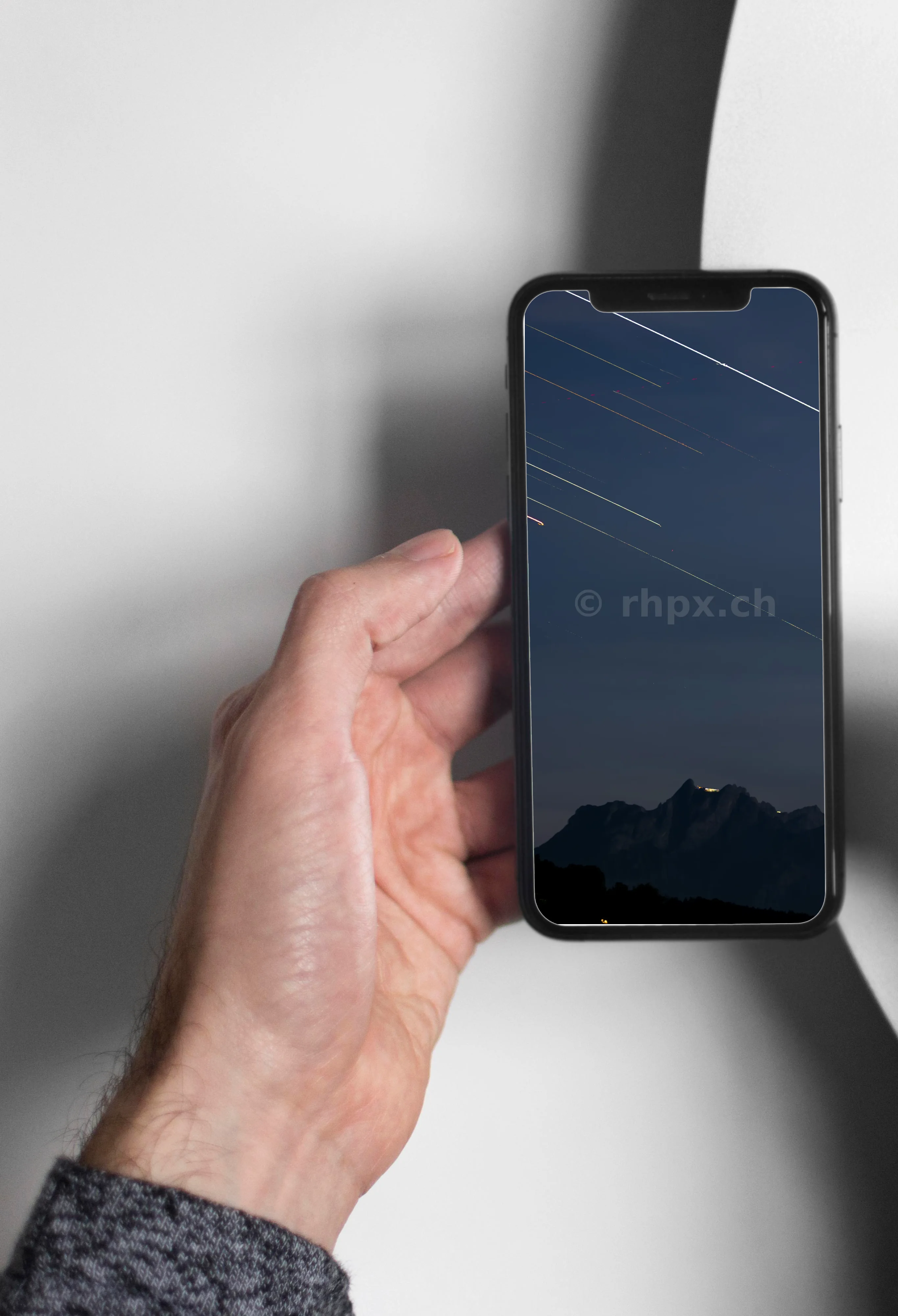 Leuchtspuren über dem nächtlichen Pilatus