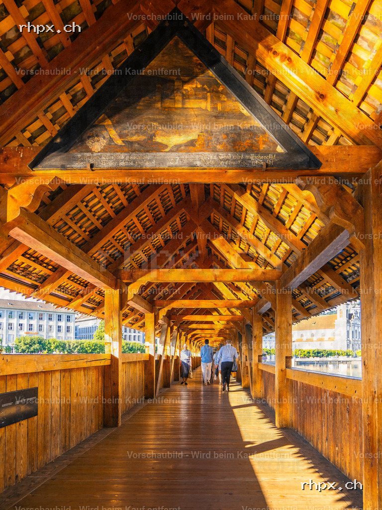 Aktuelle Auswahl Bild des Monats: Kapellbrücke Luzern im Sommerlicht